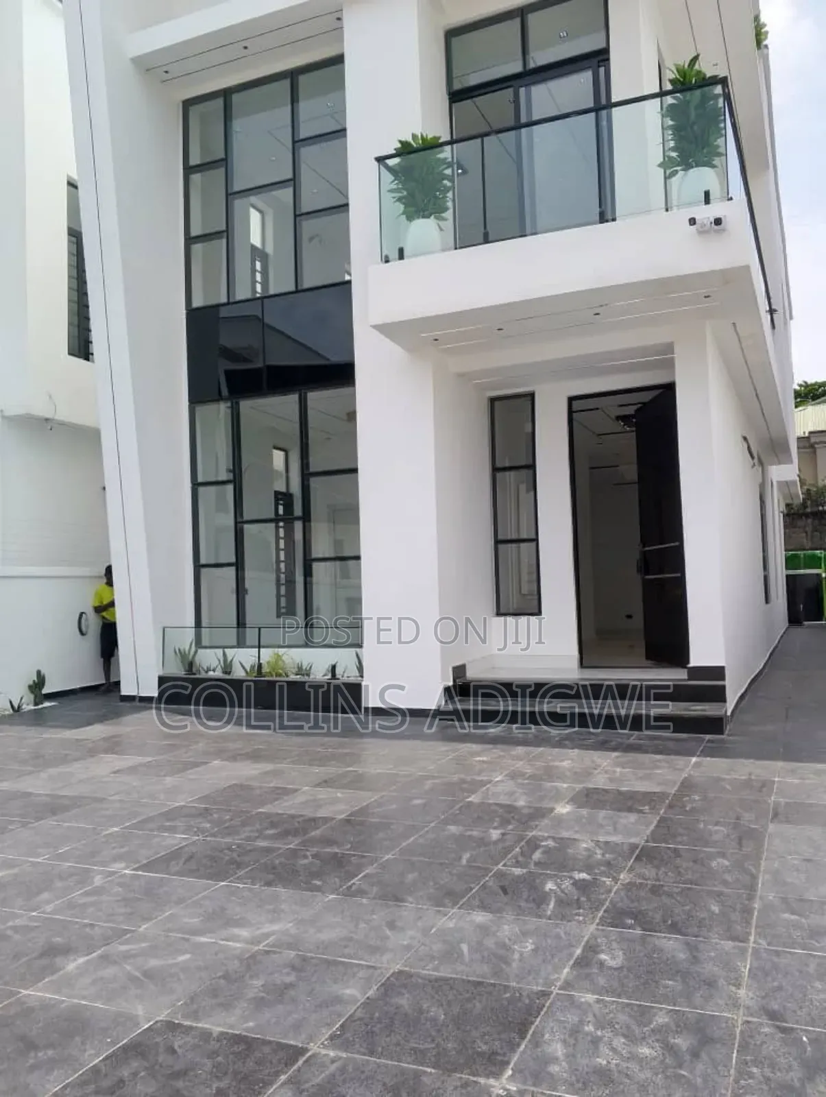 5bdrm Duplex in Chevron Call To for sale in Chevron