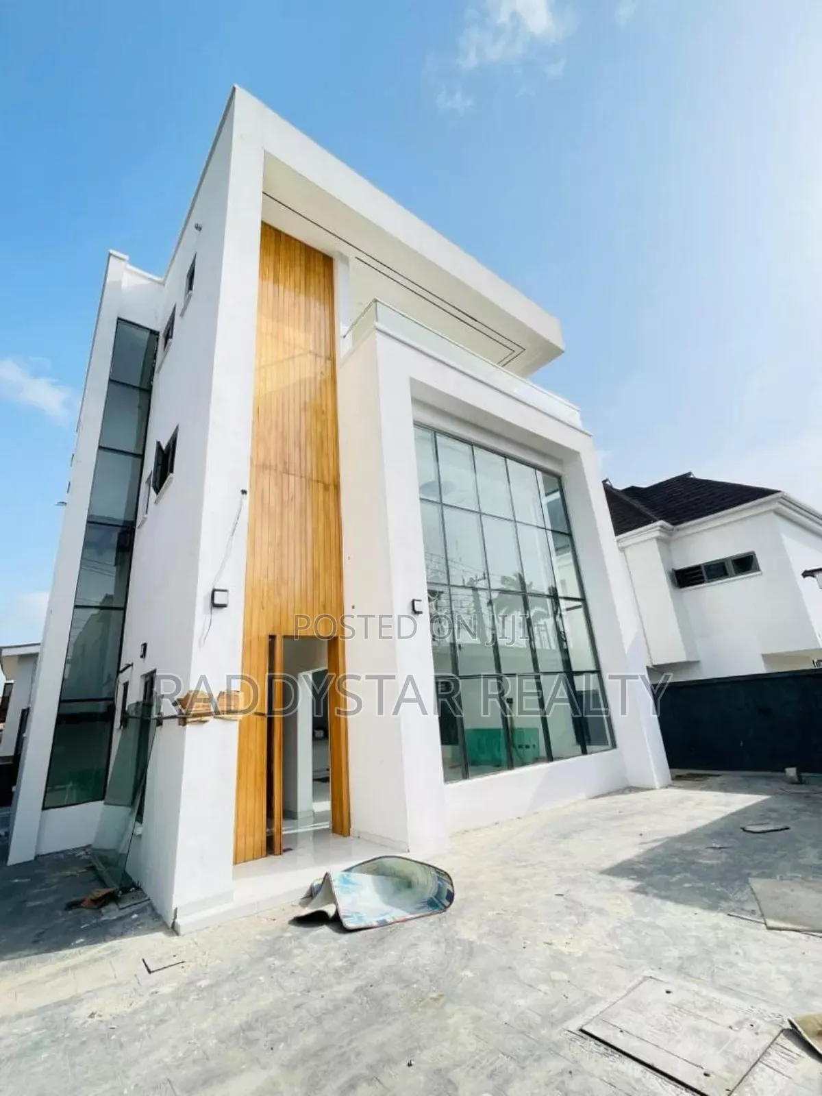 4bdrm Duplex in GRA Phase 2 Shangisha for sale in GRA Phase 2 Shangisha