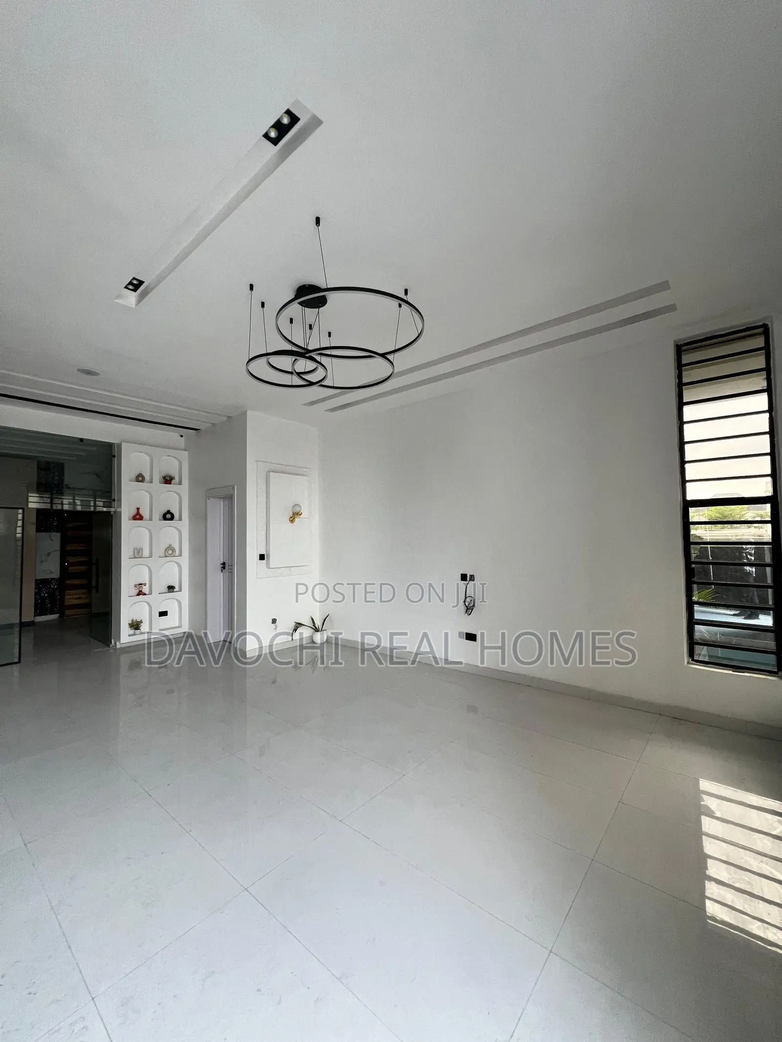 4bdrm Duplex in Chevron for rent in Chevron