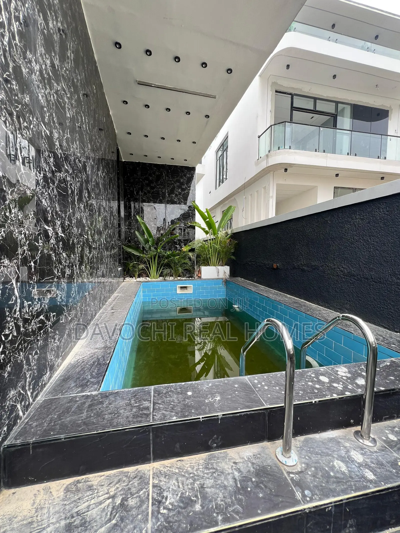 4bdrm Duplex in Chevron for rent in Chevron