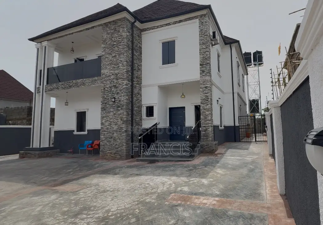 4bdrm Duplex in Summit Estate, Lugbe District for sale in Lugbe District
