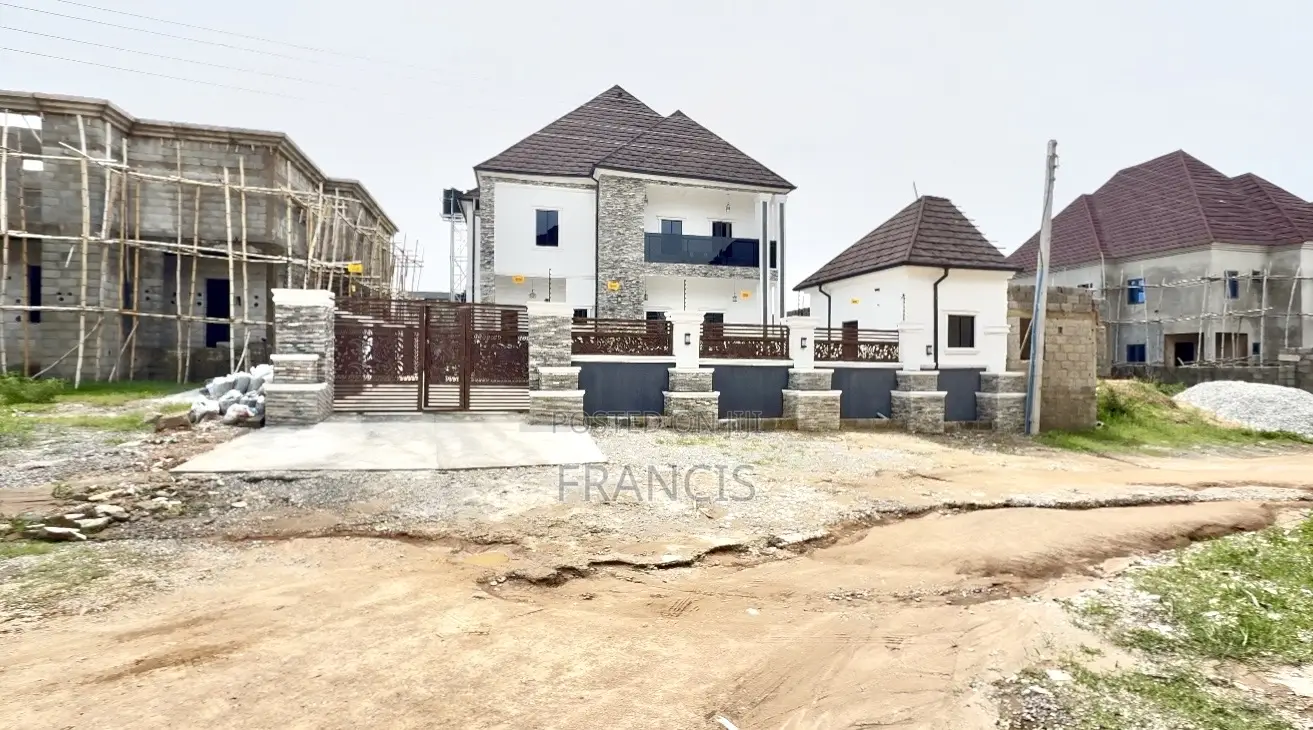 4bdrm Duplex in Summit Estate, Lugbe District for sale in Lugbe District
