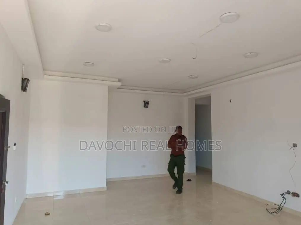 3bdrm Apartment in 2Nd Toll Gate, Chevron for rent in Chevron