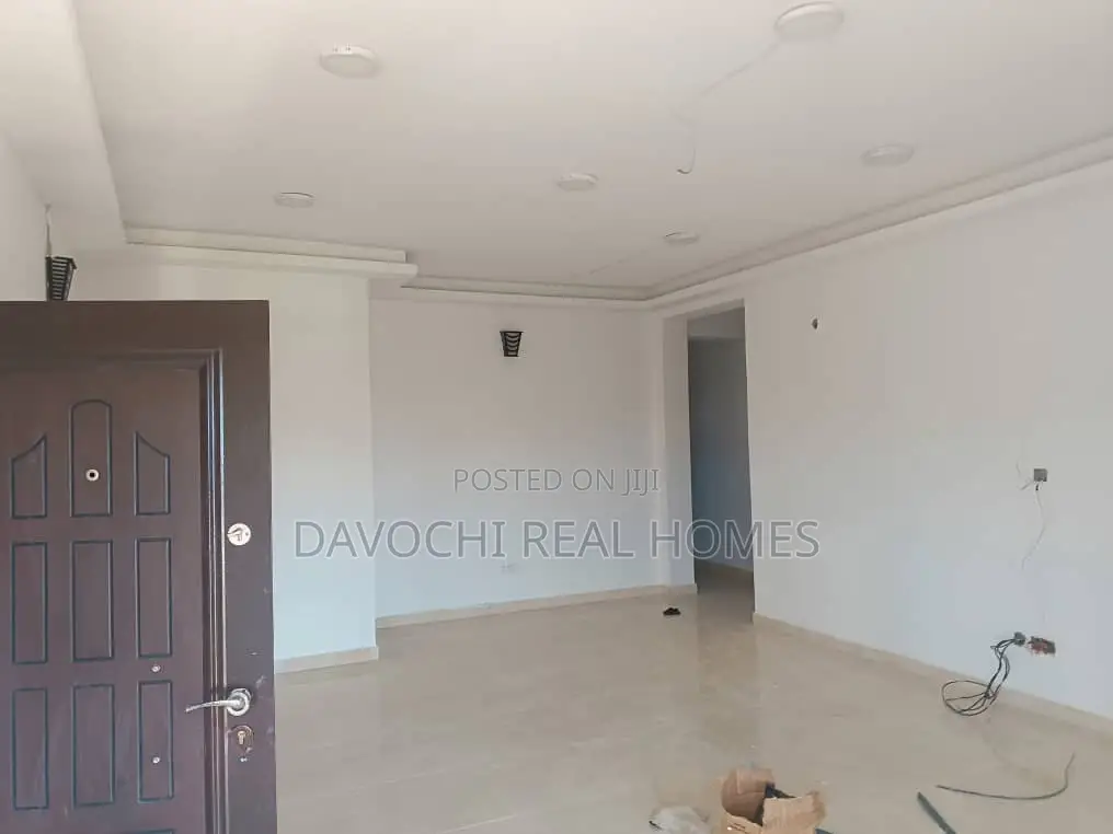 3bdrm Apartment in 2Nd Toll Gate, Chevron for rent in Chevron