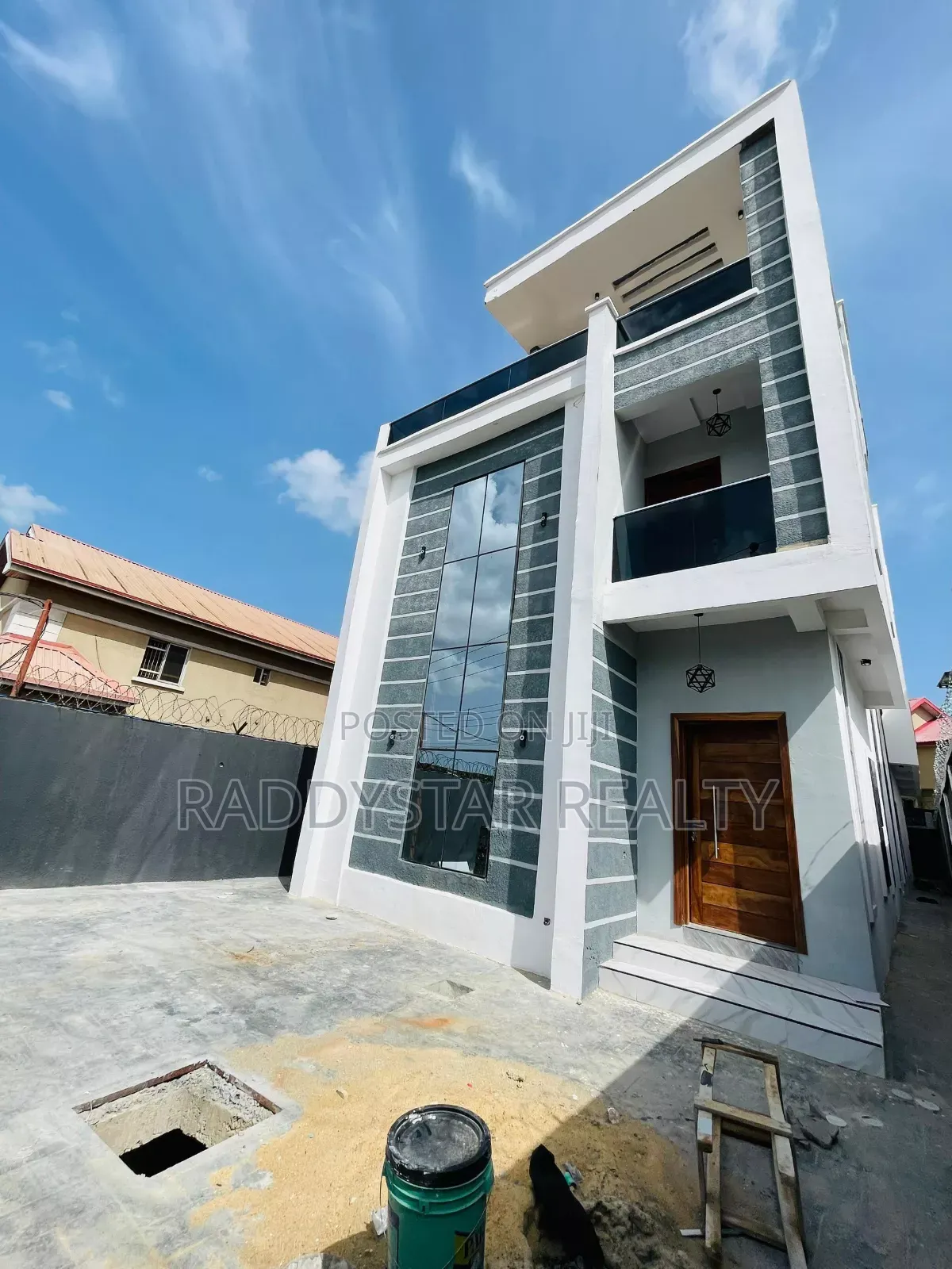 4bdrm Duplex in GRA Phase 2 Shangisha for sale in GRA Phase 2 Shangisha
