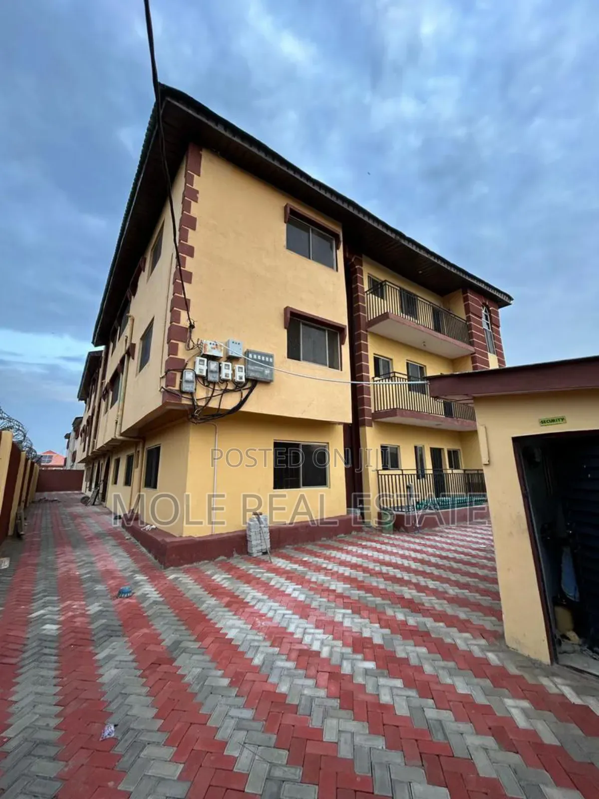 Furnished 3bdrm Block of Flats in 600, Mile 12 for sale in Mile 12