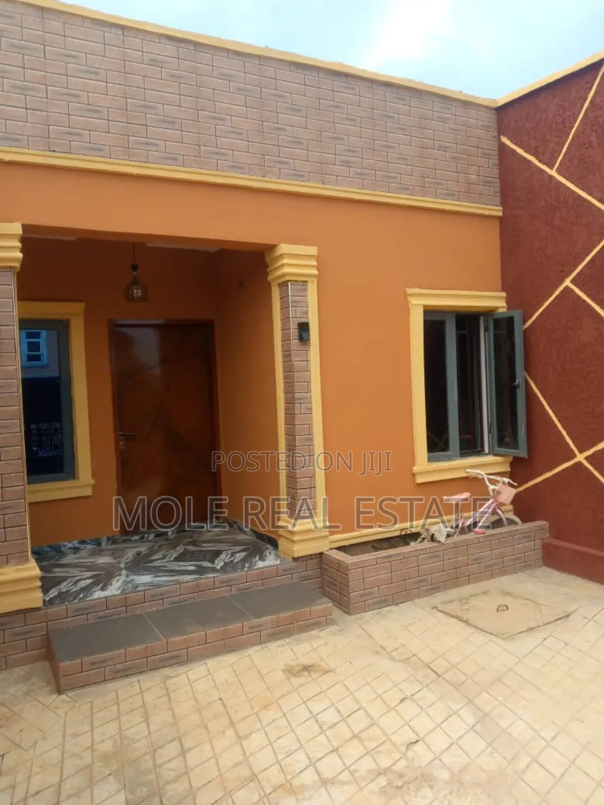 Furnished 3bdrm Block of Flats in 600, Mile 12 for sale in Mile 12