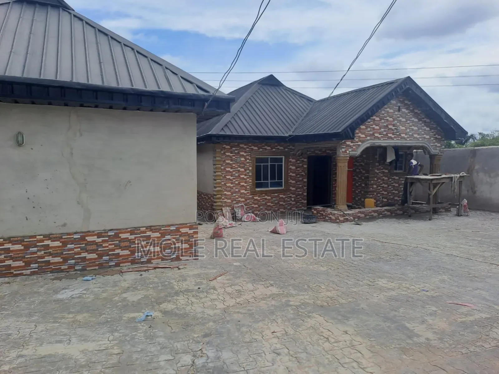 6bdrm Apartment in Egbe for sale in Egbe/Idimu