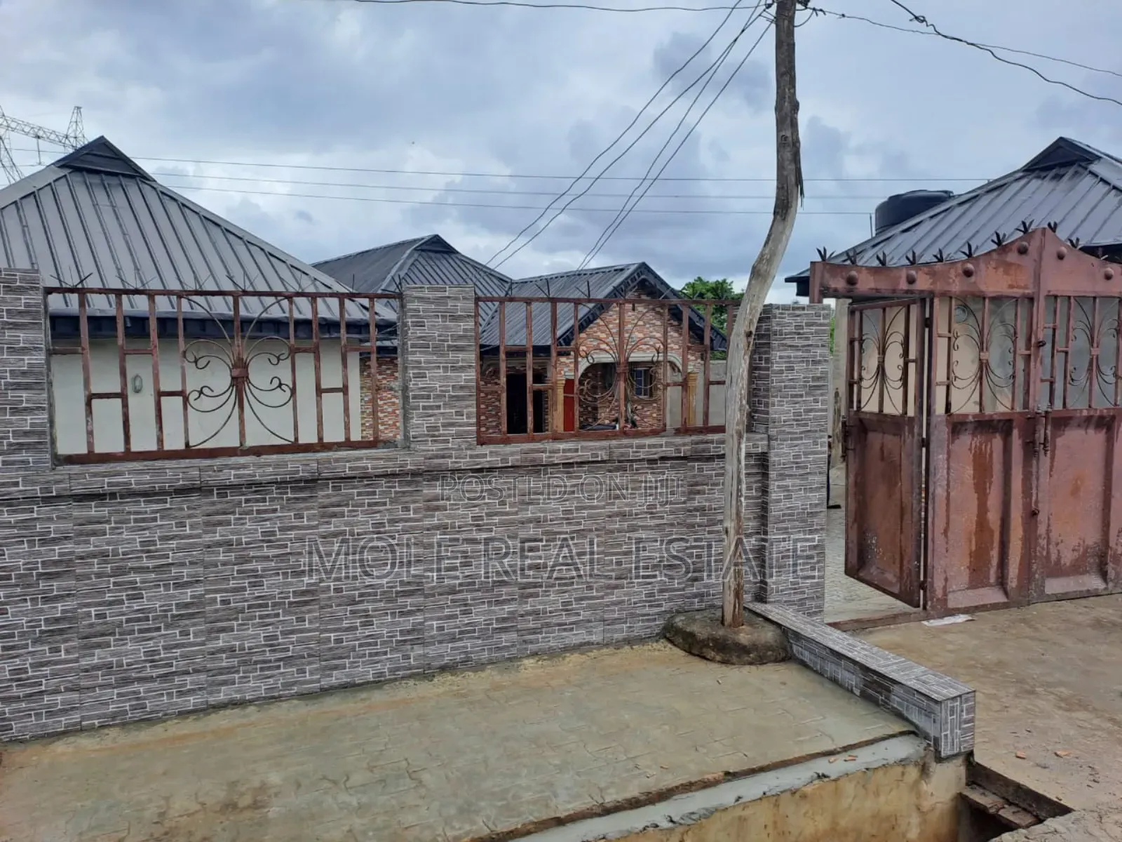 6bdrm Apartment in Egbe for sale in Egbe/Idimu