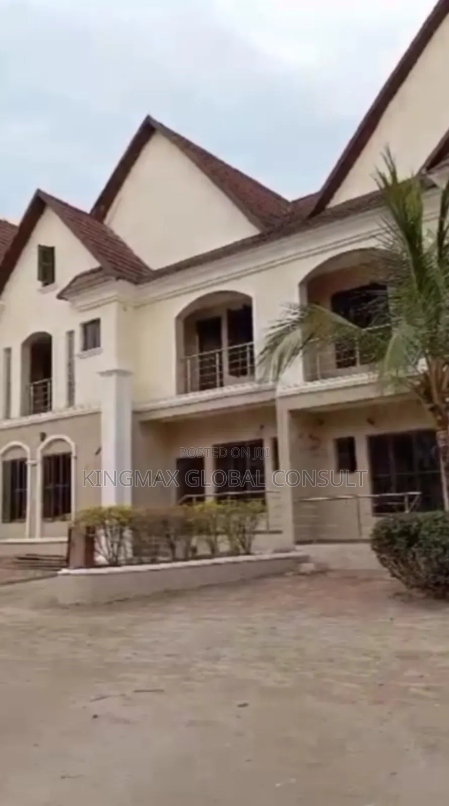 Furnished 5bdrm Apartment in Utako for sale in Utako