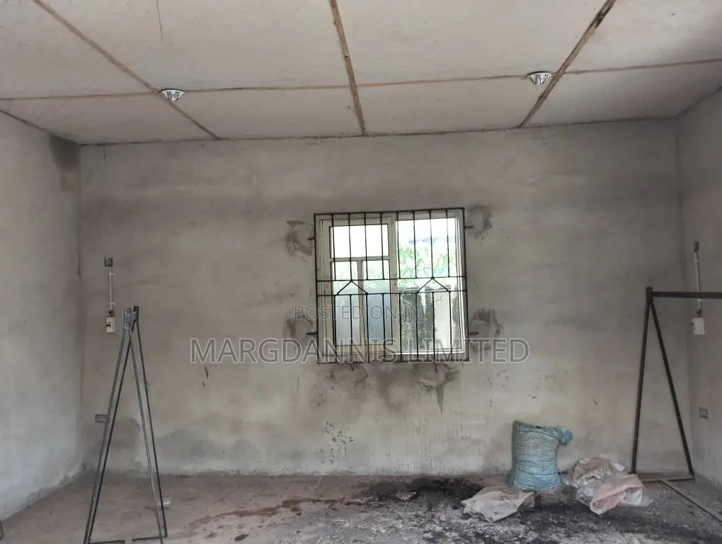 5bdrm Bungalow in Adama Via Aleke, Adamo for sale in Adamo