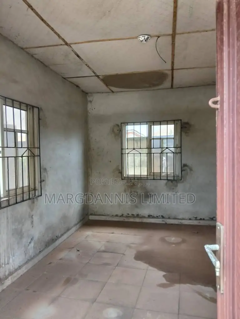 5bdrm Bungalow in Adama Via Aleke, Adamo for sale in Adamo