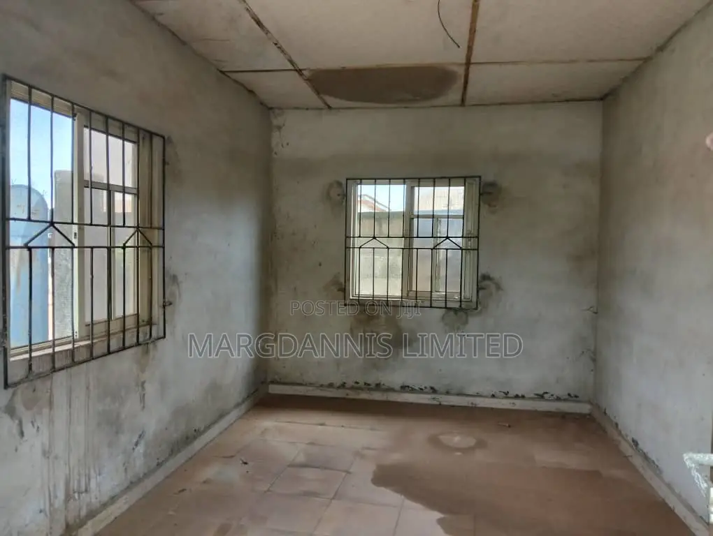 5bdrm Bungalow in Adama Via Aleke, Adamo for sale in Adamo