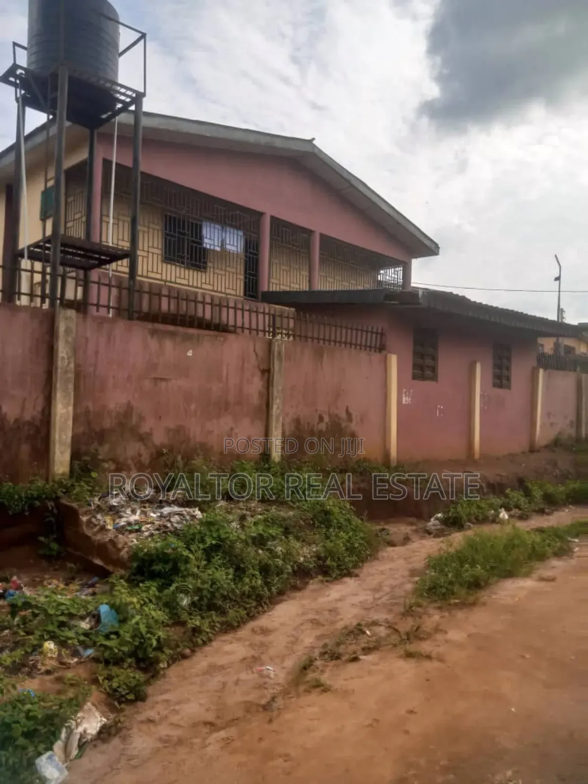 20bdrm Block of Flats in Royaltor Real Estate Benin City for sale in Benin City
