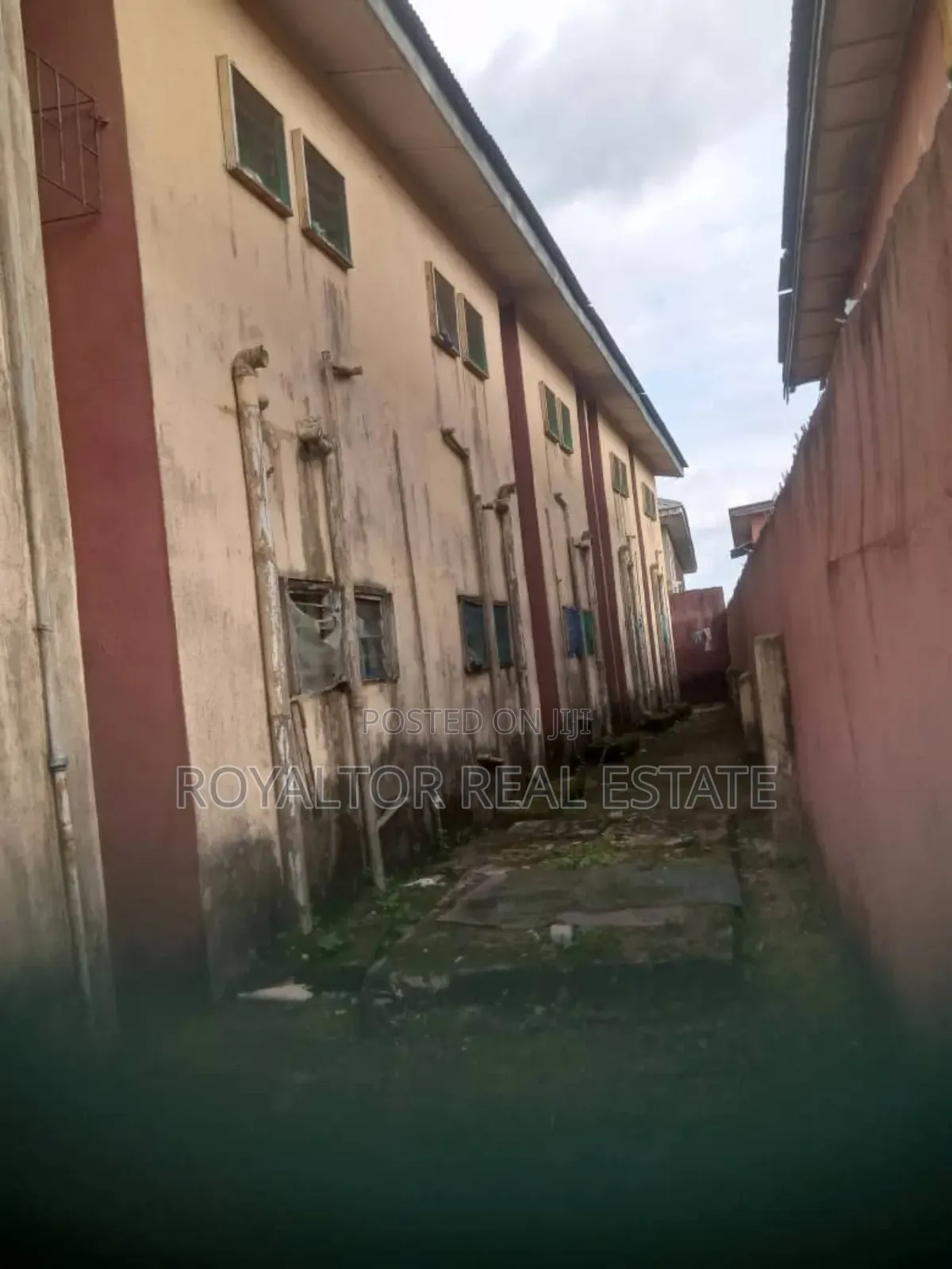 20bdrm Block of Flats in Royaltor Real Estate Benin City for sale in Benin City