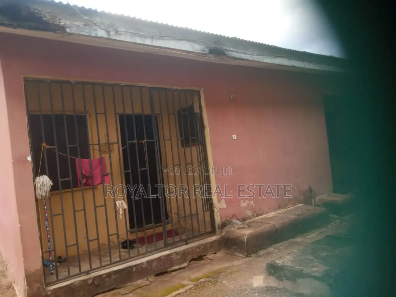 20bdrm Block of Flats in Royaltor Real Estate Benin City for sale in Benin City