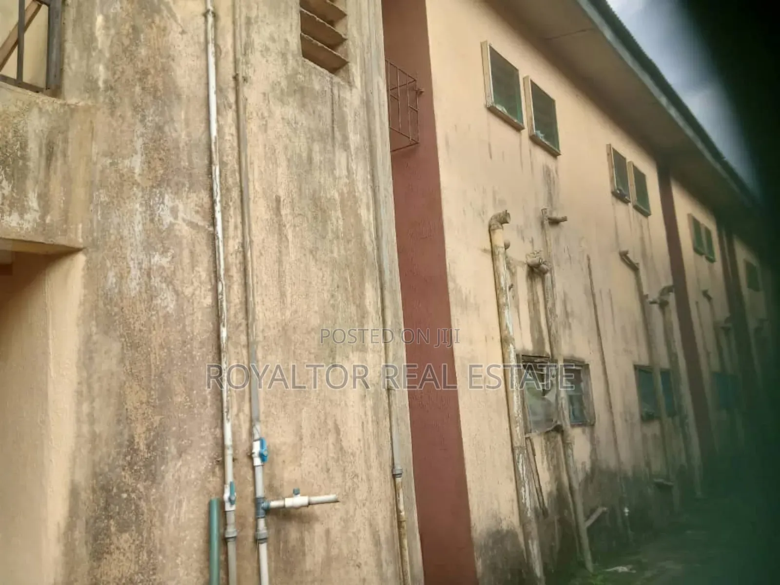 20bdrm Block of Flats in Royaltor Real Estate Benin City for sale in Benin City