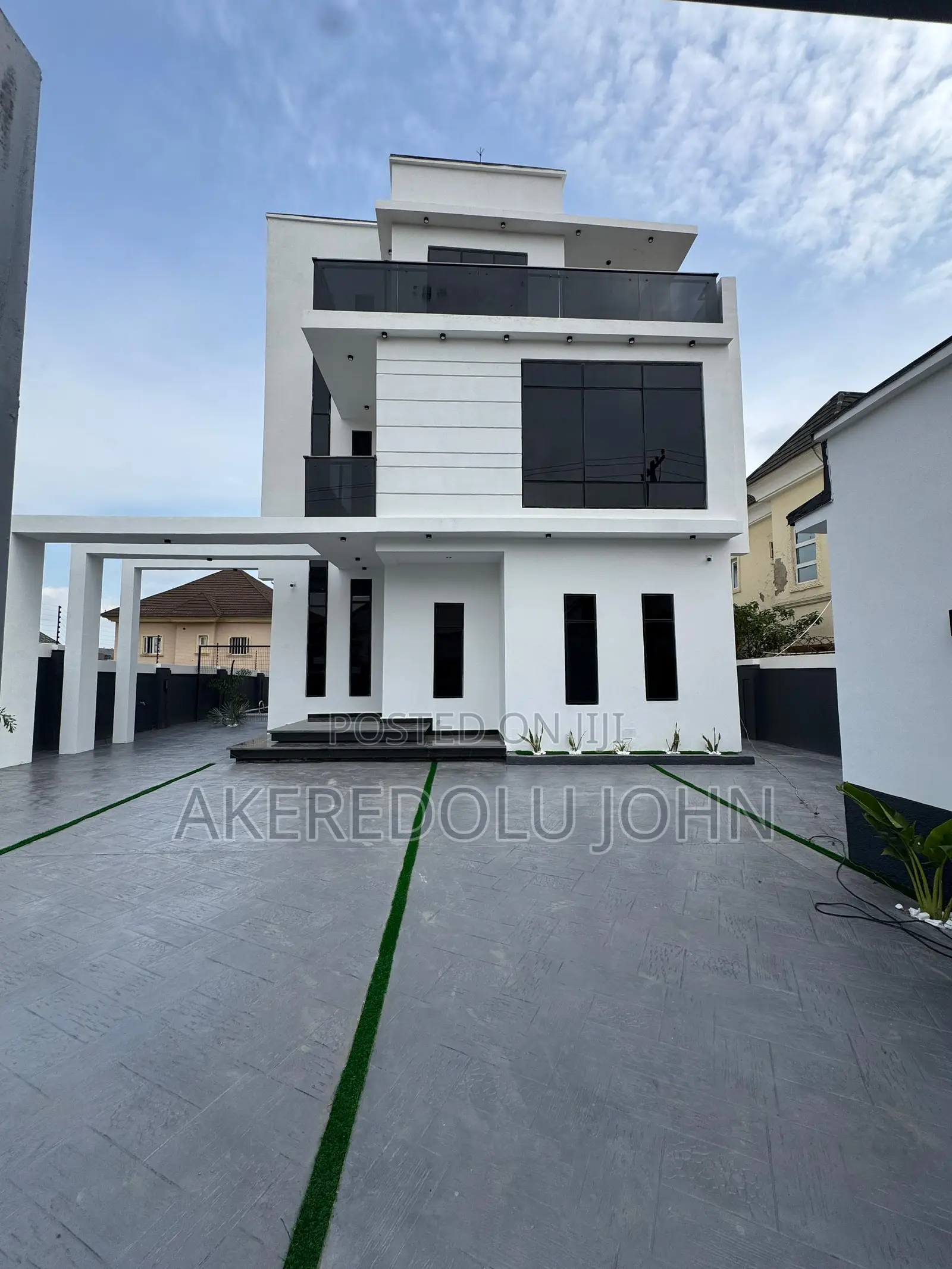 5bdrm Duplex in Apo Resettlement for sale in Apo Resettlement