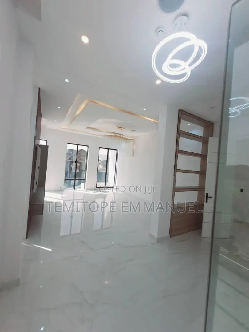 Furnished 5bdrm Duplex in Osapa london for sale in Osapa london