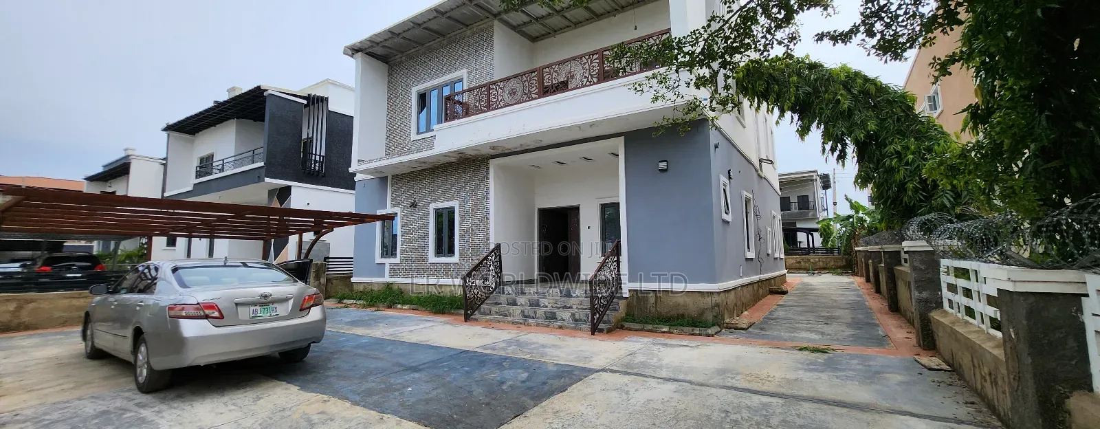 4bdrm Duplex in Lugbe District for sale in Lugbe District