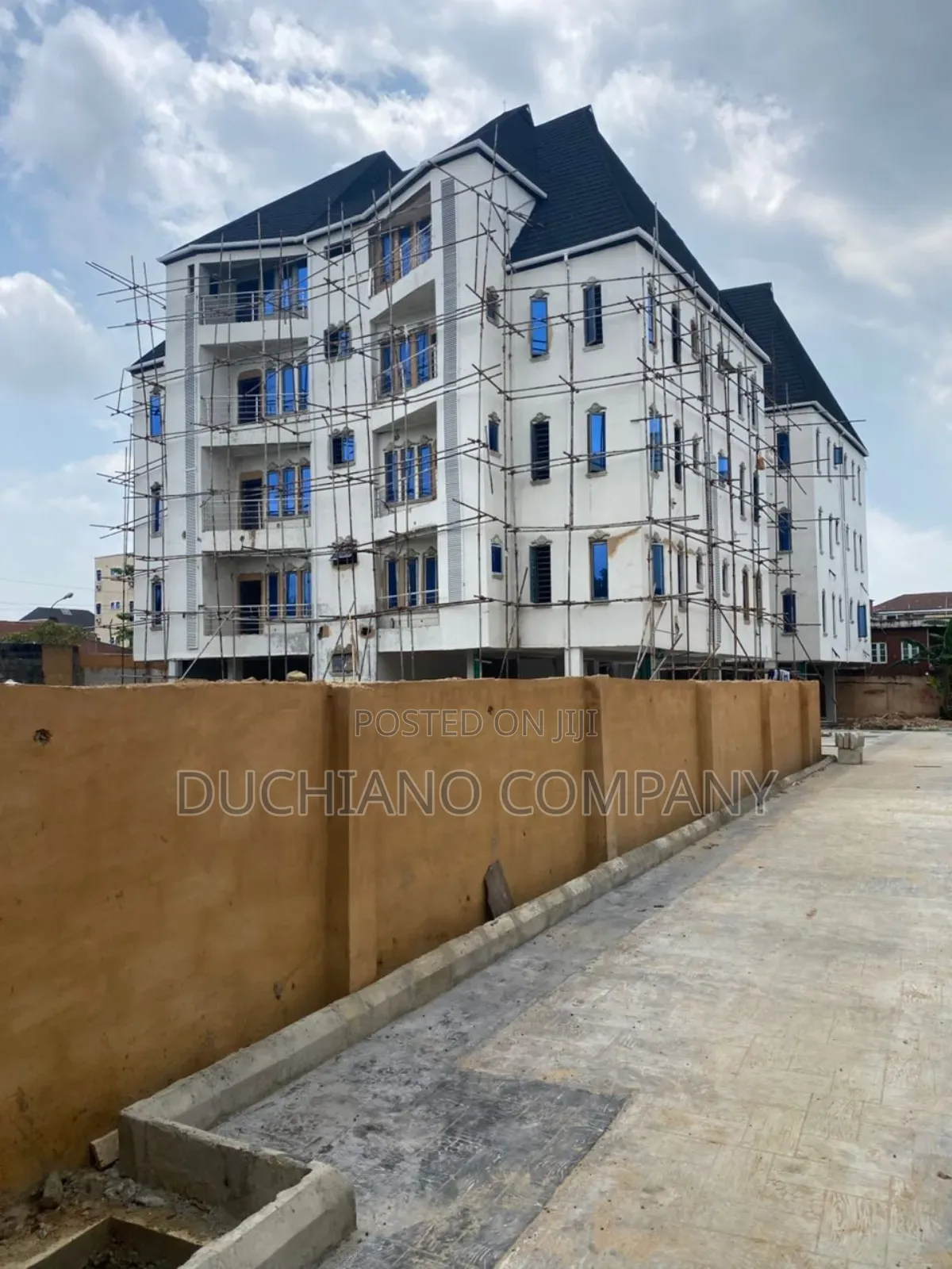 3bdrm Block of Flats in Yaba Gra, Jibowu for sale in Jibowu