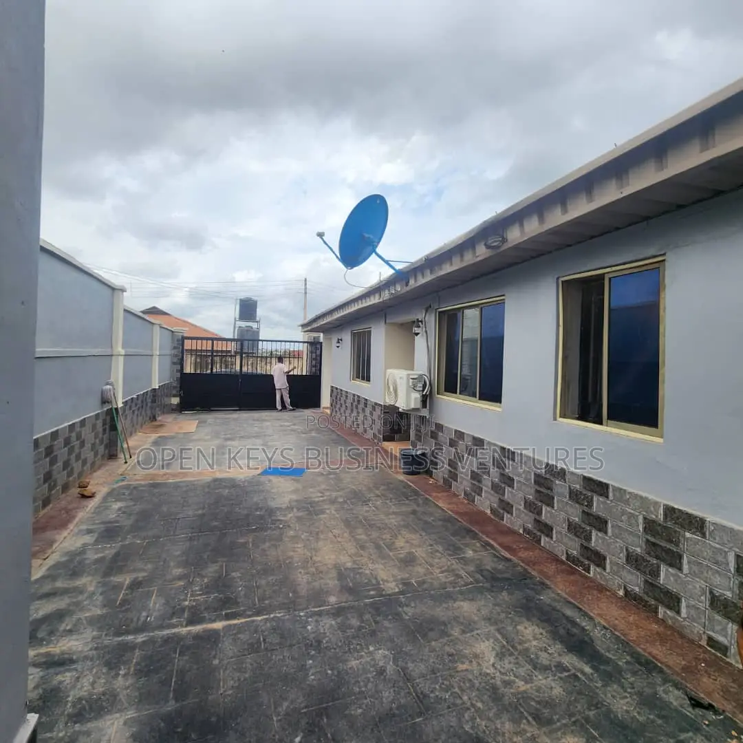 2bdrm Bungalow in Iyana Agbala, Iwo Road for sale in Iwo Road