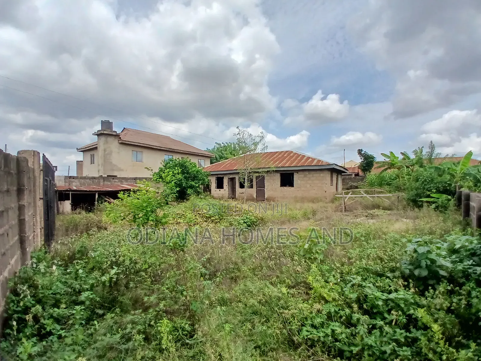 656sqm Land With Building at Wofun - Akala Way, Akobo Area, Ibadan in Ibadan
