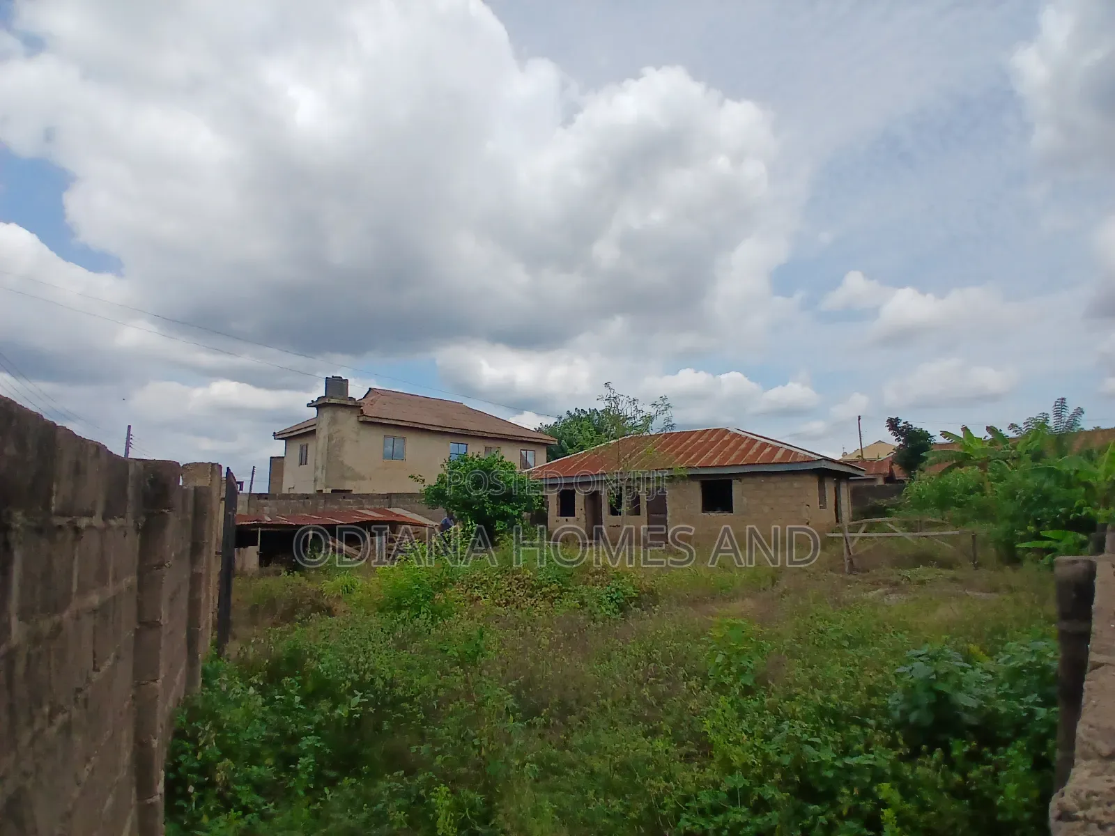 656sqm Land With Building at Wofun - Akala Way, Akobo Area, Ibadan in Ibadan