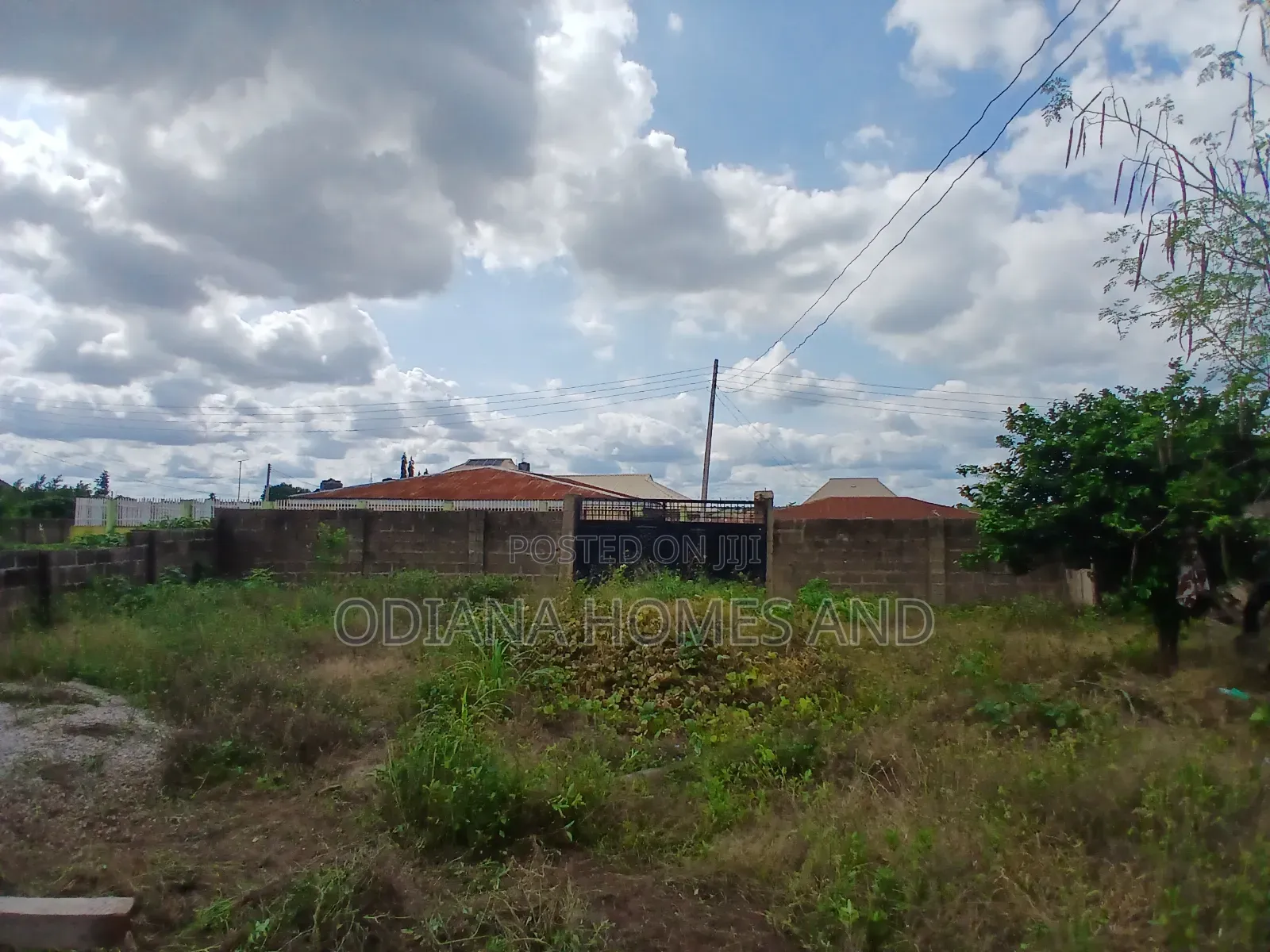 656sqm Land With Building at Wofun - Akala Way, Akobo Area, Ibadan in Ibadan