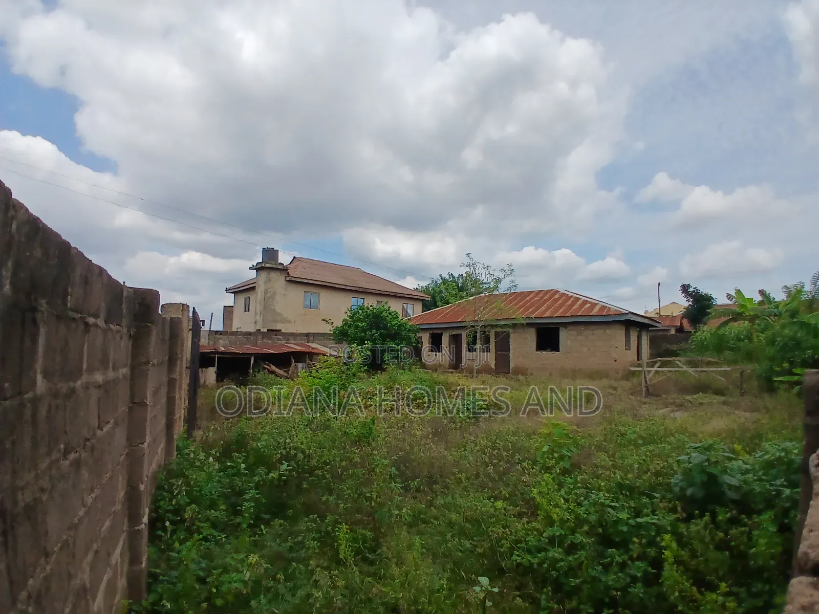 656sqm Land With Building at Wofun - Akala Way, Akobo Area, Ibadan in Ibadan