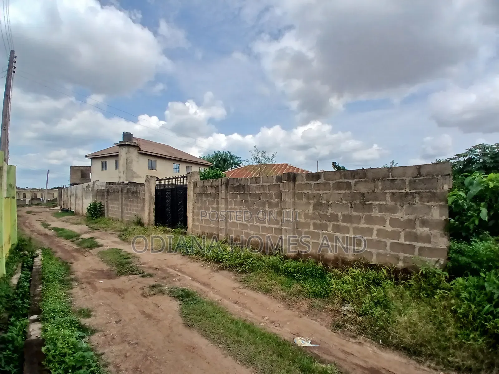 656sqm Land With Building at Wofun - Akala Way, Akobo Area, Ibadan in Ibadan