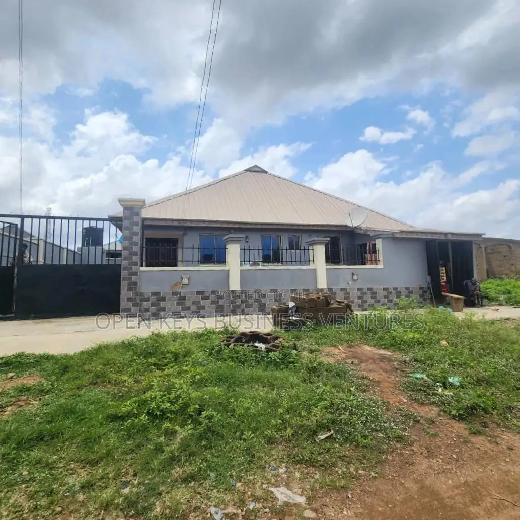 2bdrm Bungalow in Iyana Agbala, Iwo Road for sale in Iwo Road