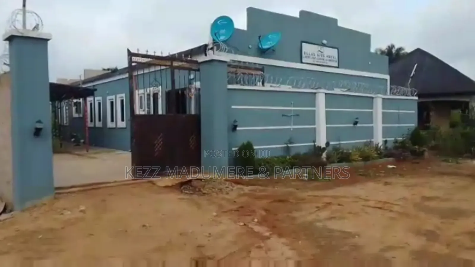 For Sale: 8 Rooms Guest House at Omagwa Ph in Port-Harcourt