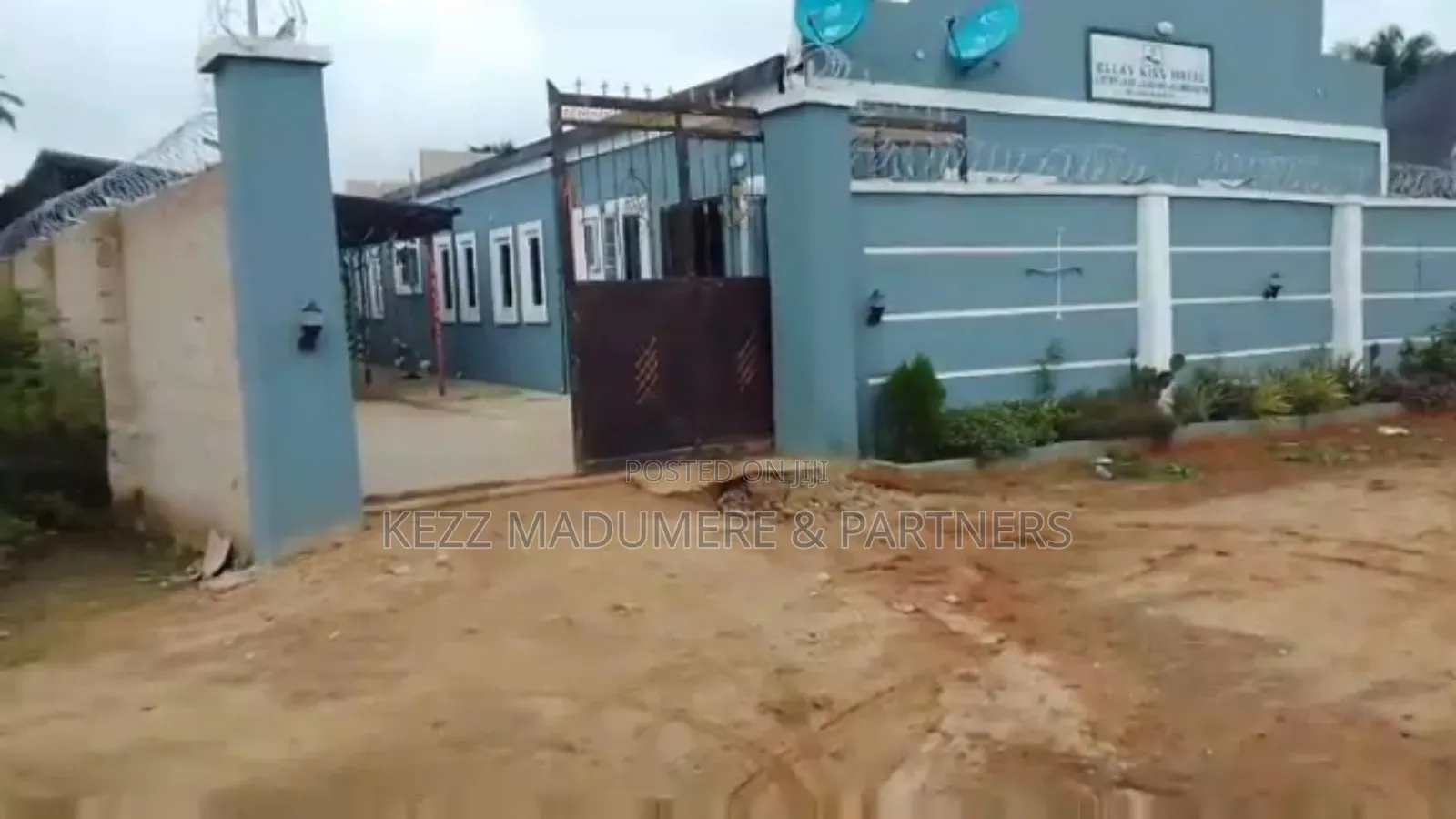 For Sale: 8 Rooms Guest House at Omagwa Ph in Port-Harcourt