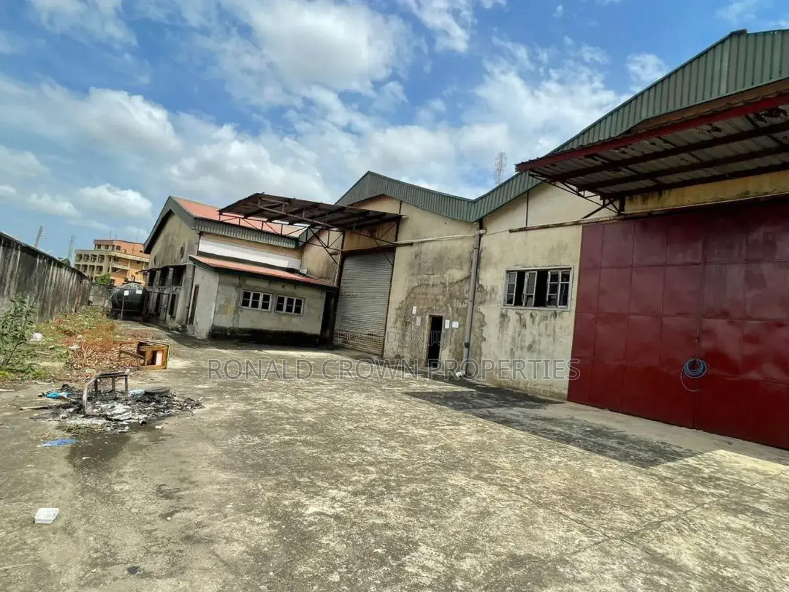 Massive Warehouse 4700sqm For Lease in Okota