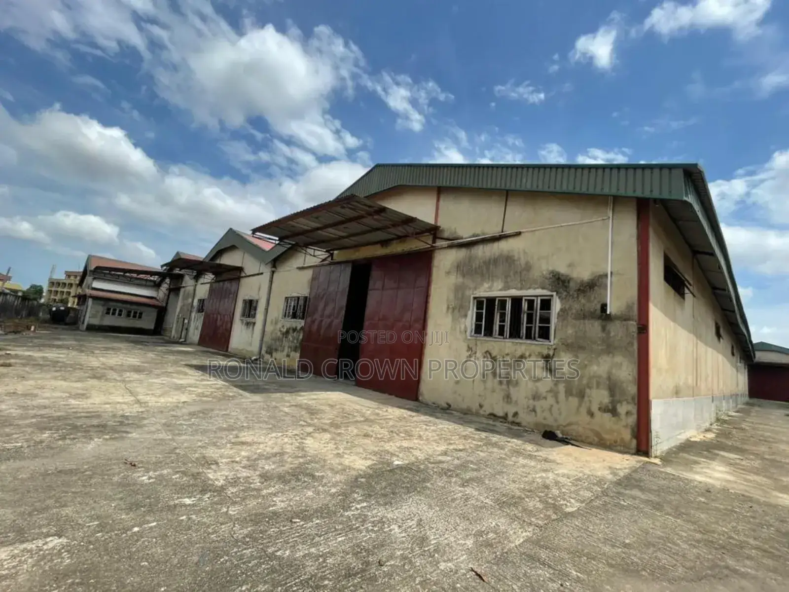 Massive Warehouse 4700sqm For Lease in Okota