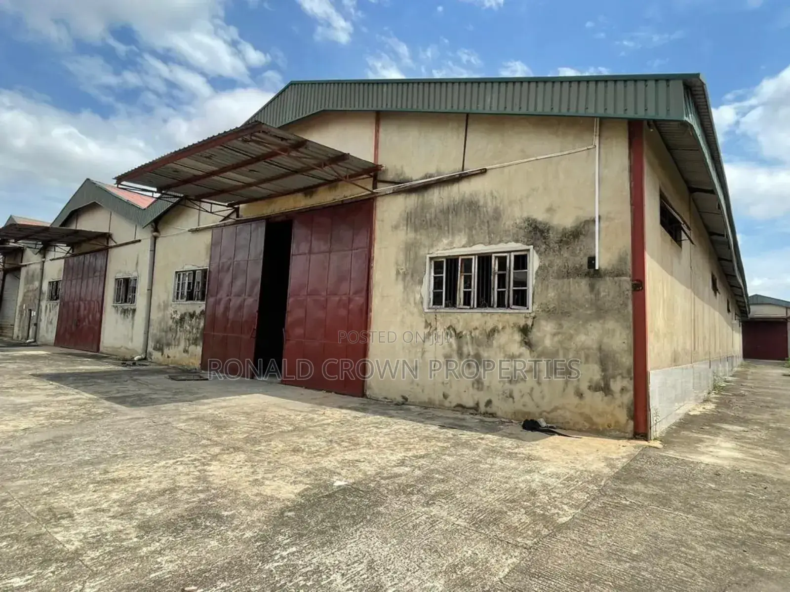Massive Warehouse 4700sqm For Lease in Okota