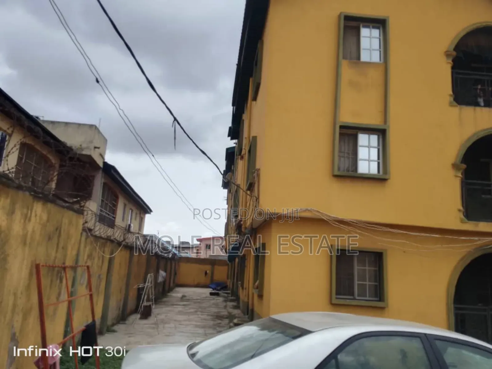 3bdrm Block of Flats in Gowon, Egbeda for sale in Egbeda