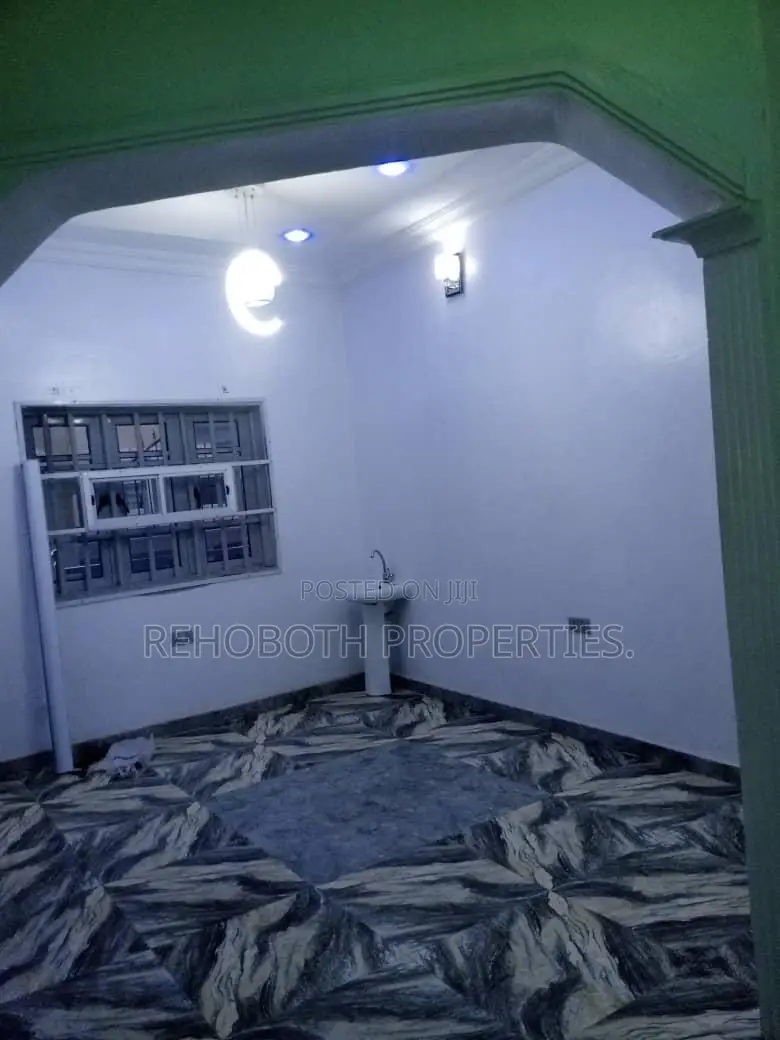 8bdrm Bungalow in Akogi Jankanta, Ibadan for sale in Ibadan