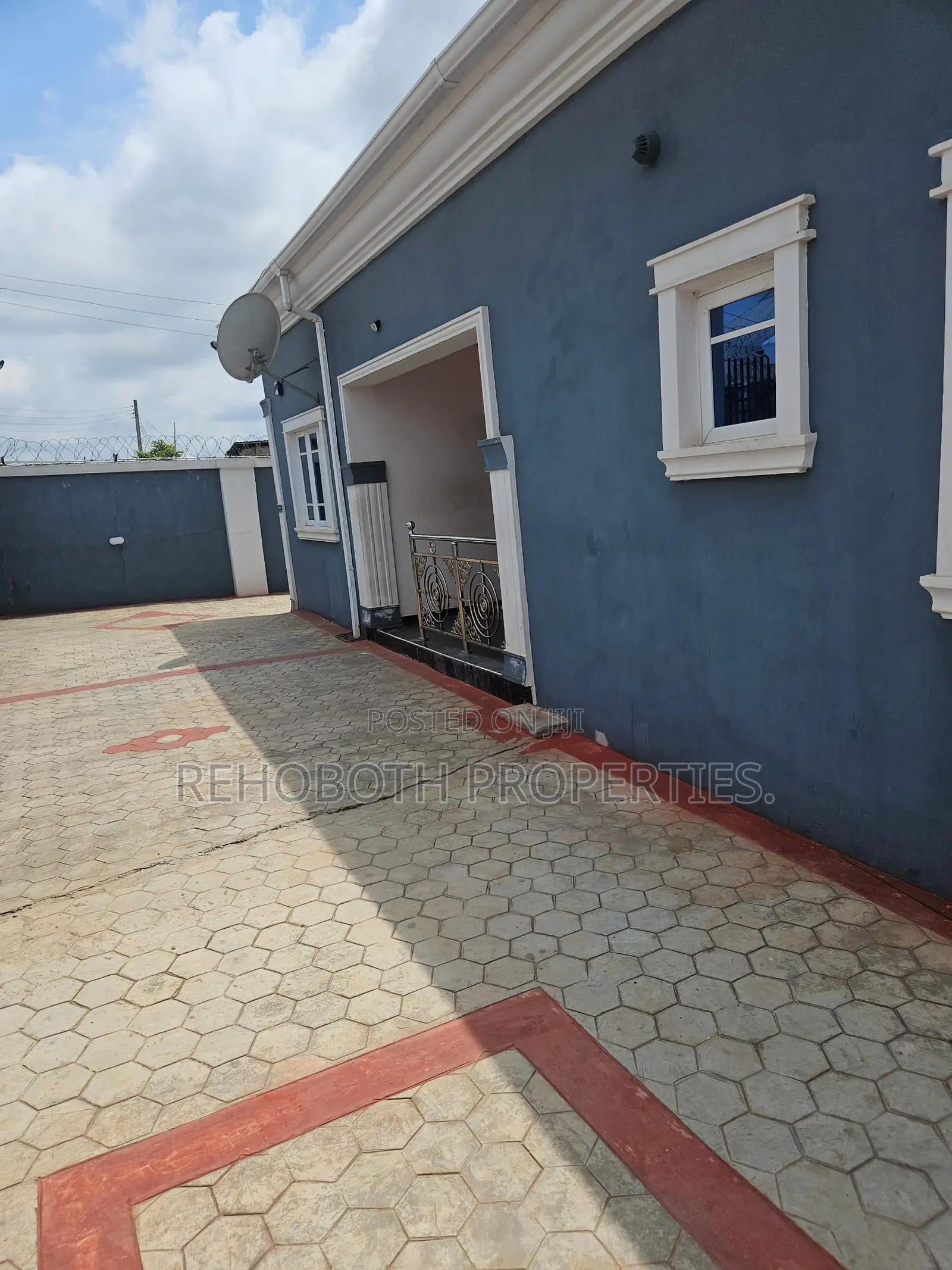 8bdrm Bungalow in Akogi Jankanta, Ibadan for sale in Ibadan