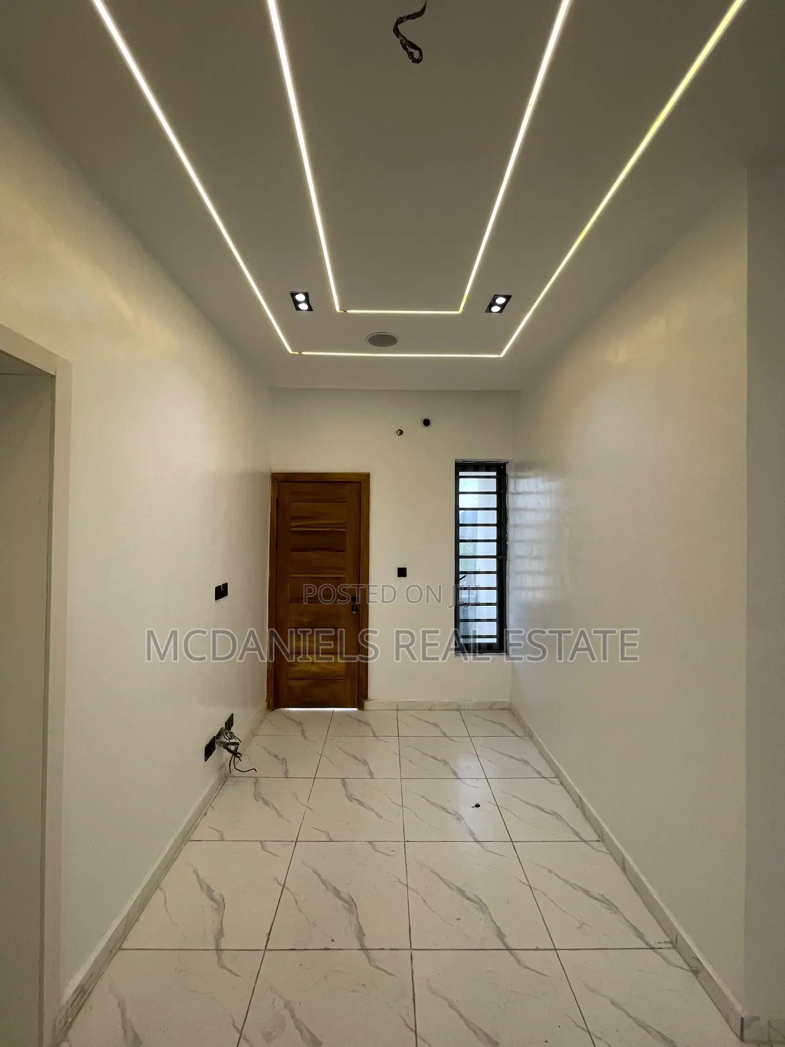 5bdrm Duplex in Ikota for sale in Ikota
