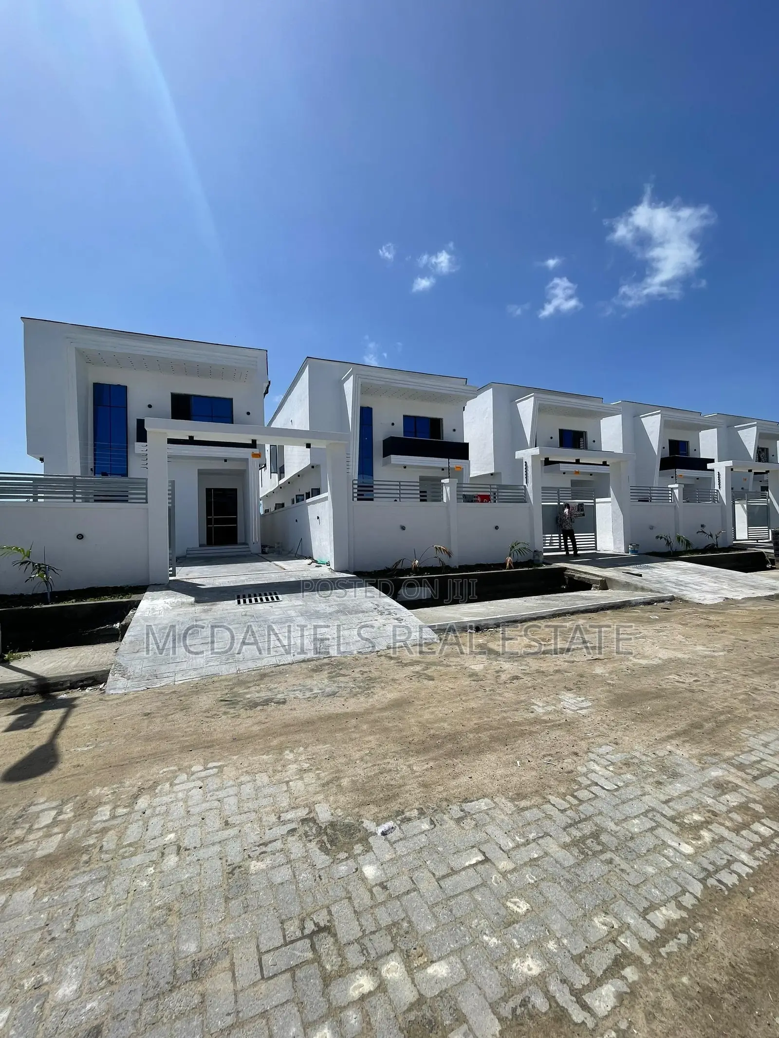 5bdrm Duplex in Ikota for sale in Ikota