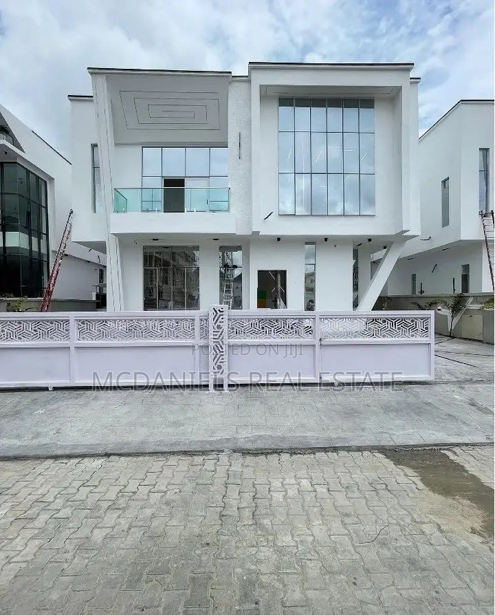 5bdrm Duplex in Idado for sale in Idado