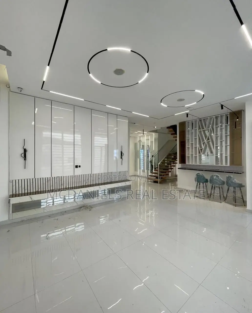 5bdrm Duplex in Idado for sale in Idado