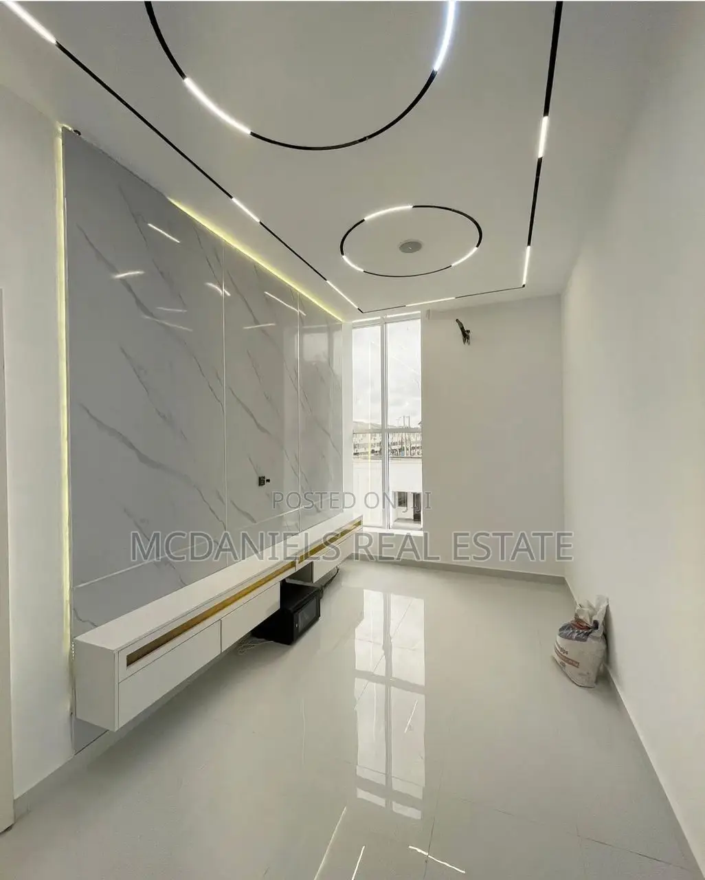 5bdrm Duplex in Idado for sale in Idado