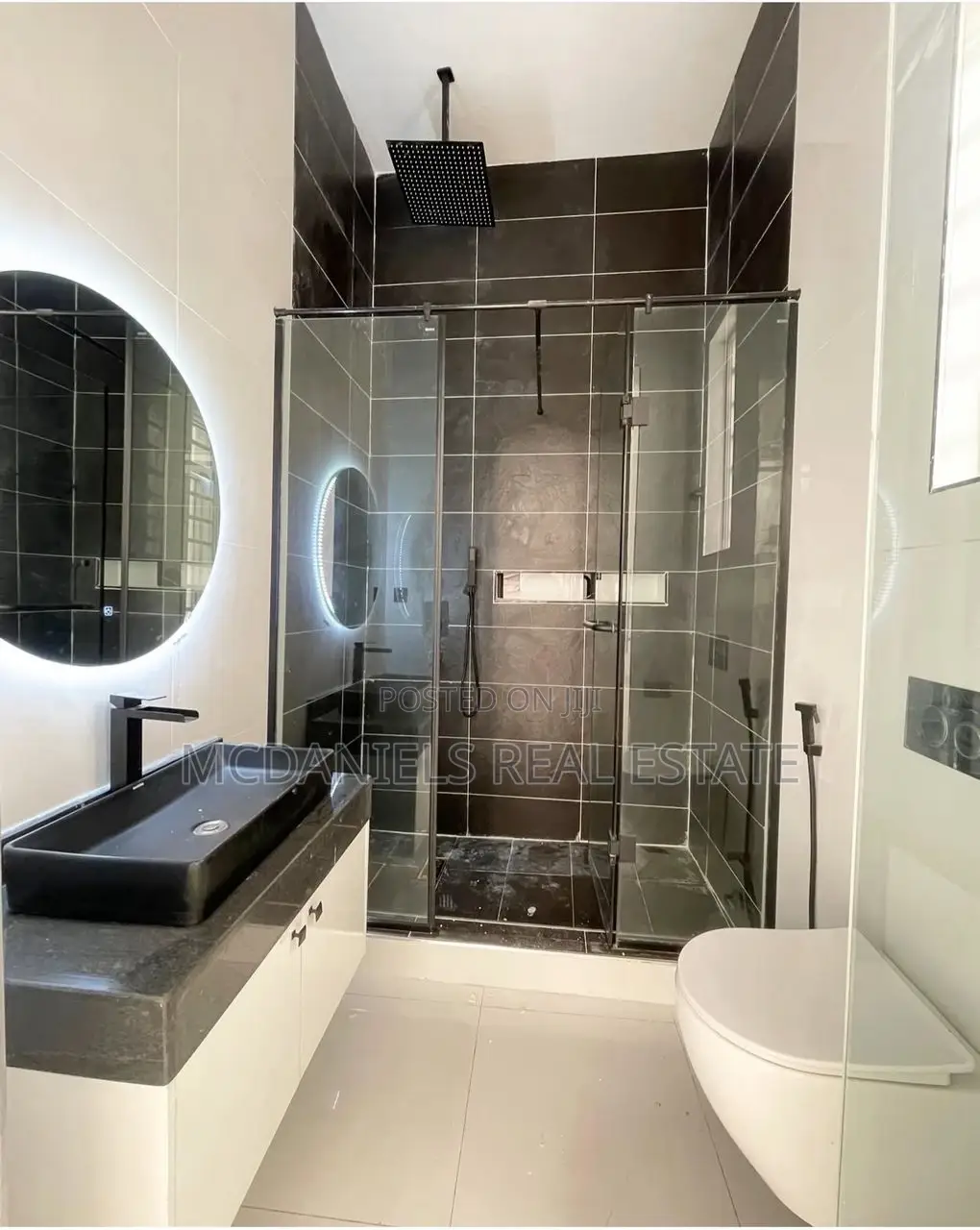 5bdrm Duplex in Idado for sale in Idado