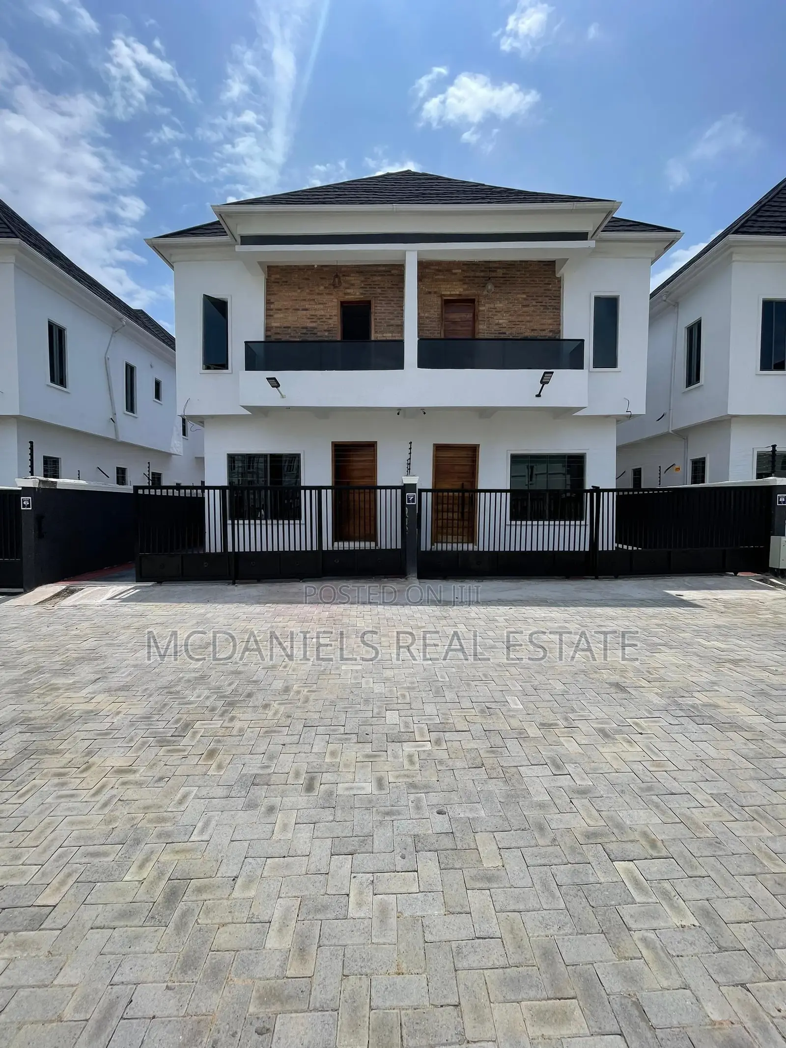 4bdrm Duplex in Ikota for sale in Ikota