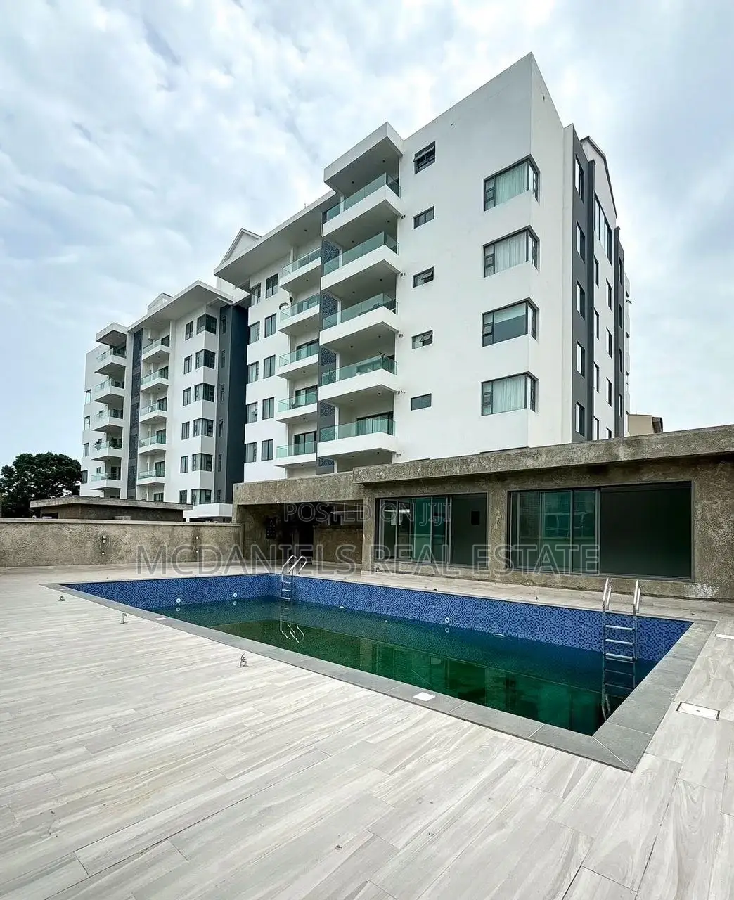 2bdrm Apartment in Adeola Odeku for sale in Adeola Odeku
