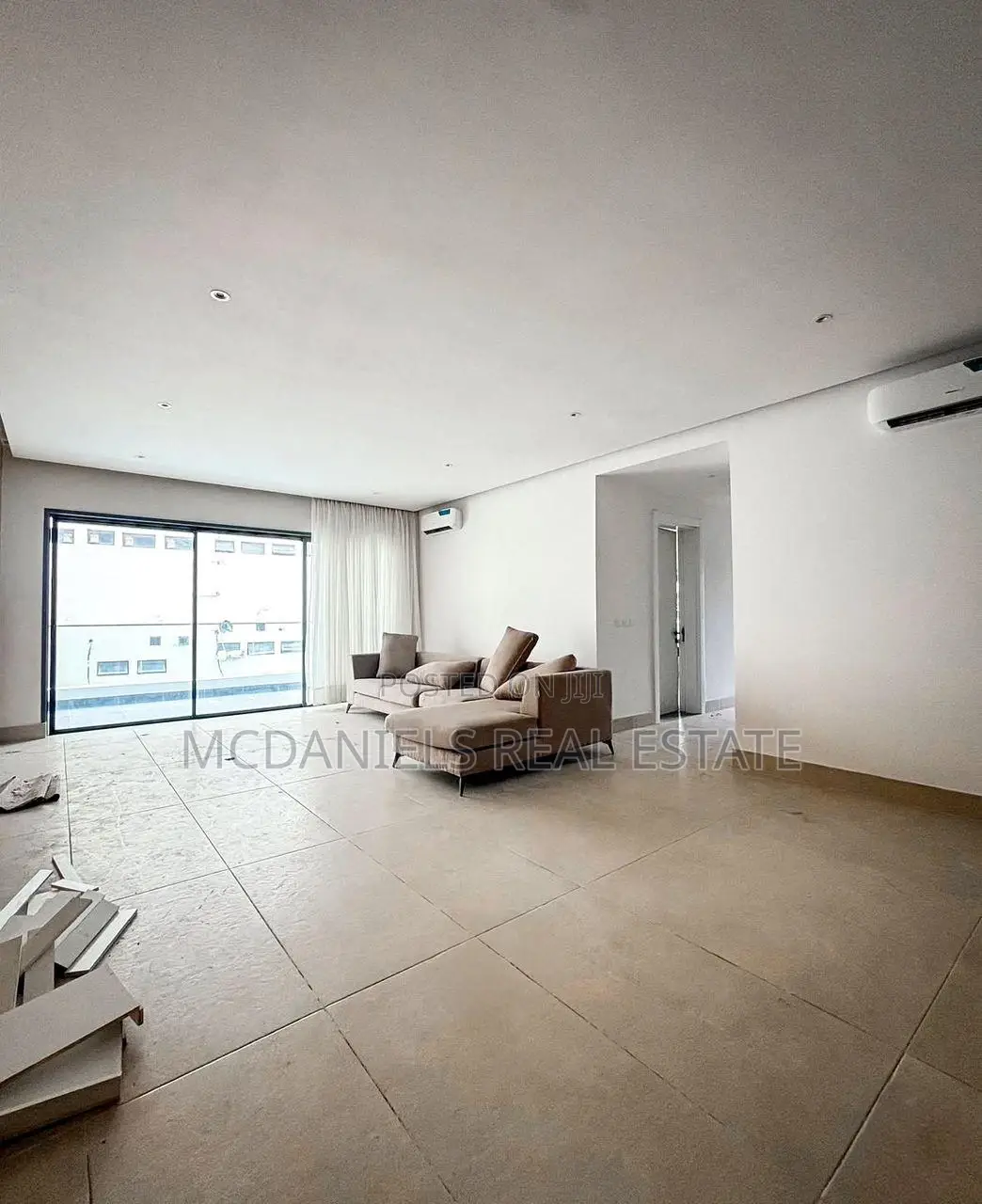2bdrm Apartment in Adeola Odeku for sale in Adeola Odeku