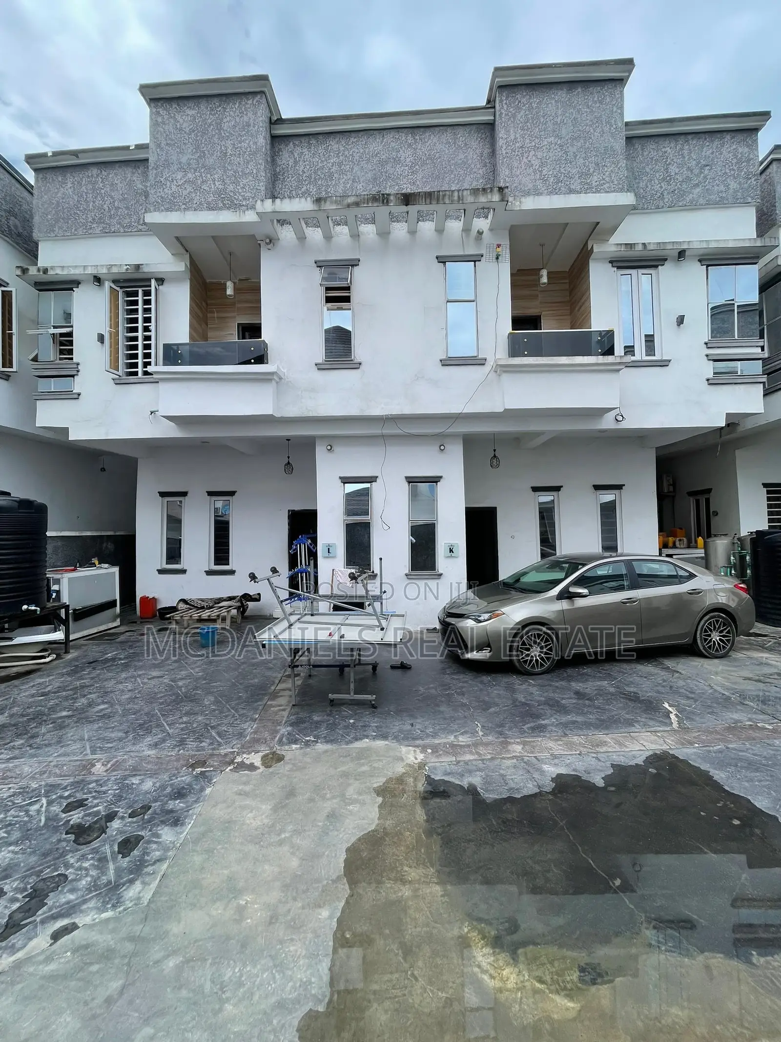 4bdrm Duplex in Chevron for sale in Chevron